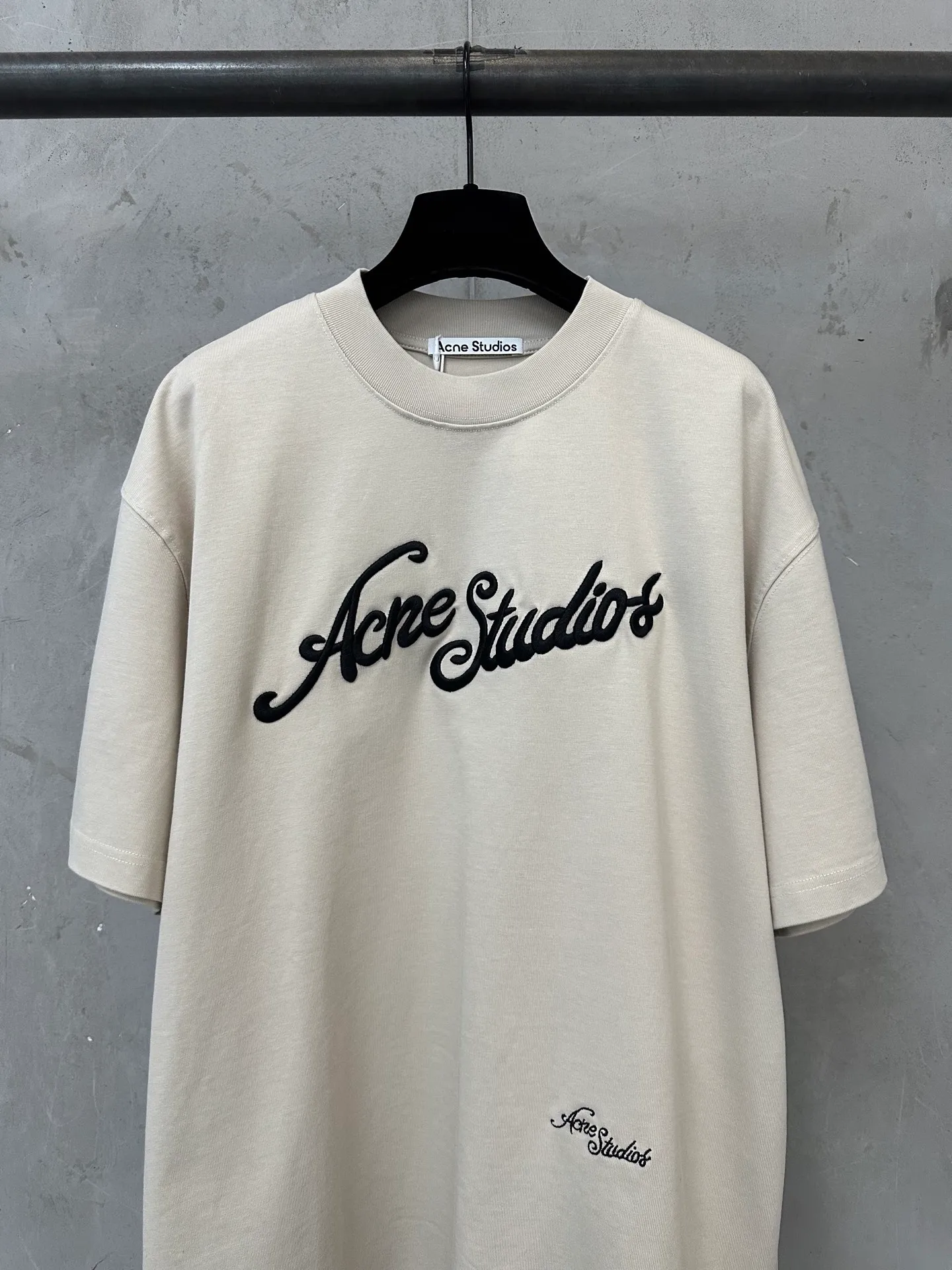 ￼ 145 Acne studio 3D three-dimensional letter embroidery round neck short-sleeved T-shirt Fabric: Made of high-definition ultra-heavy cotton double yarn compact Xinjiang cotton Gram weight gram Paired with 2*2 Salona rib g Clean cloth surface Clear cloth texture Firm and stiff High color fastness No change No Color Change Customized hardware Thread Accessories Alignment Men and women Same Style Color: Black White Blue card color Black Black Size: XS S M L XL